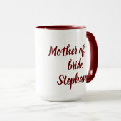 Mutter der Bride Burgund Script Hochzeiten Tasse (VorderseiteRechts)