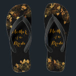 Mutter der Bride Luxury Black & Gold Foliage Badesandalen<br><div class="desc">Diese wunderschöne Mutter der Bride Luxury Black and gold foliage flip Flops besticht durch eine luxuriöse Schwarz- und Goldpalette mit einem atemberaubenden goldenen Blumenmuster und modernem Typografie-Set vor schwarzem Hintergrund, das Eleganz und Eleganz ausstrahlt. Es ist ein schönes Geschenk für Ihr Brautparty. Anzeigen der Auflistung auf dieser Seite, um passende...</div>
