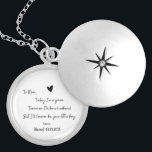 Mutter der geheimen Groomlocket vom Sohn Medaillon<br><div class="desc">Mutter von Groom Secret Note Locket von Sohn. Ein großartiges Geschenk, um der Mutter des Bräutigams an seinem Hochzeitstag zu präsentieren. Es zeigt, obwohl du jetzt verheiratet bist, wirst du immer ihr kleiner Junge sein. Sie können es auch nach Ihrem persönlichen Namen und Datum der Veranstaltung personalisieren. Sie können auch...</div>