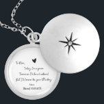 Mutter der geheimen Groomlocket vom Sohn Medaillon<br><div class="desc">Mutter von Groom Secret Note Locket von Sohn. Ein großartiges Geschenk, um der Mutter des Bräutigams an seinem Hochzeitstag zu präsentieren. Es zeigt, obwohl du jetzt verheiratet bist, wirst du immer ihr kleiner Junge sein. Sie können es auch nach Ihrem persönlichen Namen und Datum der Veranstaltung personalisieren. Sie können auch...</div>