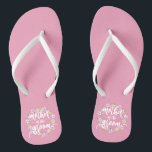 Mutter der Groom Wedding Calligraphy Flip Flops Badesandalen<br><div class="desc">Für weitere Anpassungen klicken Sie bitte auf die Schaltfläche "Anpassen" und verwenden Sie unser Designwerkzeug, um diese Vorlage zu ändern. Wenn die Optionen verfügbar sind, können Sie Text und Bild ändern, indem Sie einfach auf "Text oder Bild hier bearbeiten/entfernen" klicken und Ihre eigenen hinzufügen. Wenn Sie möchten, dass dieses Design...</div>