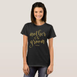 Mutter des Groom Gold Glitzer Brautparty T-Shirt<br><div class="desc">Ein elegantes,  modernes Design,  das den Text "Mutter des Bräutigams" in einem extrovertierten Script-Schriftart enthält,  die Glitzer-Textur fügt eine festliche und glamouröse Touch hinzu. Sie können zwischen vielen Hintergrundfarben wählen,  je nach Ihren Wünschen und Vorlieben,  bitte kontaktieren Sie mich,  wenn Sie besondere Wünsche haben.</div>
