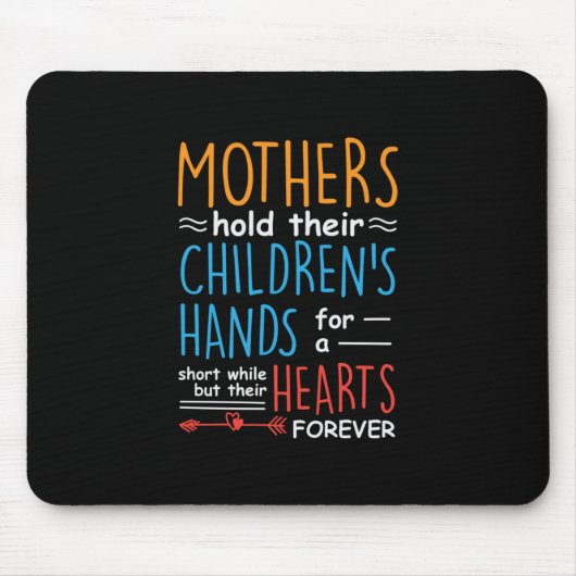 Mütter, die Geschenke halten, halten ihre Kinder i Mousepad (Vorne)