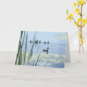 Mutter Duck mit ihren Ducklings in einem Teich sch Karte (Gelbe Blume)