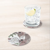 Mutter Eichhörnchen mit Kits Runder Pappuntersetzer (Vor Ort)