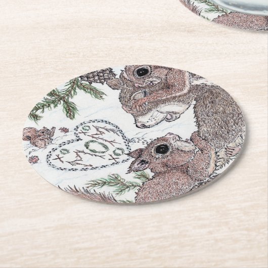 Mutter Eichhörnchen mit Kits Runder Pappuntersetzer (Angewinkelt)
