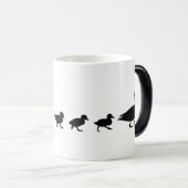 Mutter-Ente und Entlein in der Silhouette Verwandlungstasse (VorderseiteRechts)