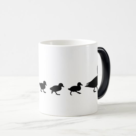 Mutter-Ente und Entlein in der Silhouette Verwandlungstasse (VorderseiteRechts)