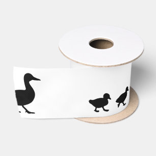 Mutter-Ente und Entlein-Silhouette 3" Satinband