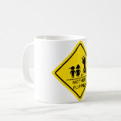 Mutter Flippin Ertrag-Zeichen Kaffeetasse (Vorderseite Links)