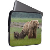 Mutter Grizzly Bär mit Twin Cubs Laptopschutzhülle (Vorne Rechts)