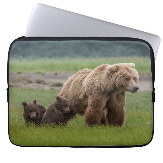 Mutter Grizzly Bär mit Twin Cubs Laptopschutzhülle (Vorderseite)