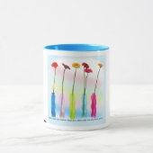 Mutter hält die Hände ihre Kinder Tasse (Zentrum)