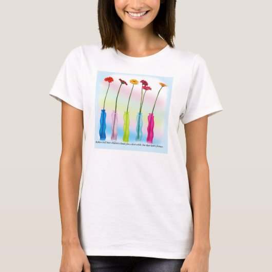 Mutter hält ihren Kindern die Hände T-Shirt (Vorderseite)