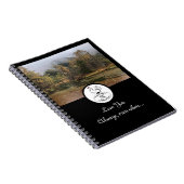 Mutter Hen Nesting auf einem Monogramm-Ei-Foto Notizblock (Rechte Seite)