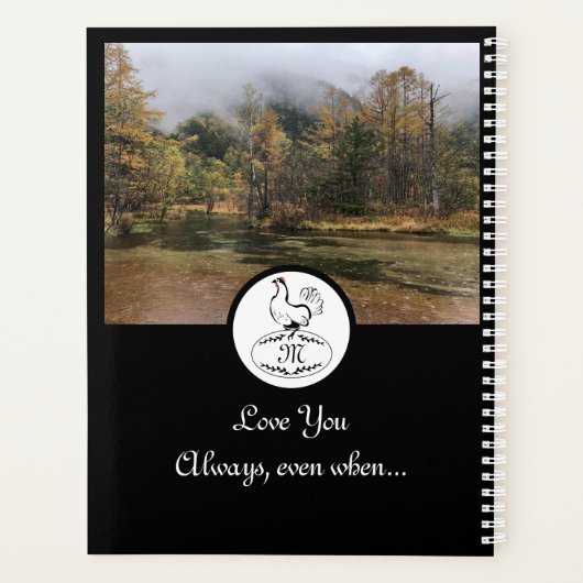 Mutter Hen Nesting auf einem Monogramm-Ei-Foto Planer (Rückseite)