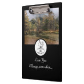 Mutter Hen Nesting w Monogram Egal Foto Klemmbrett (Links)