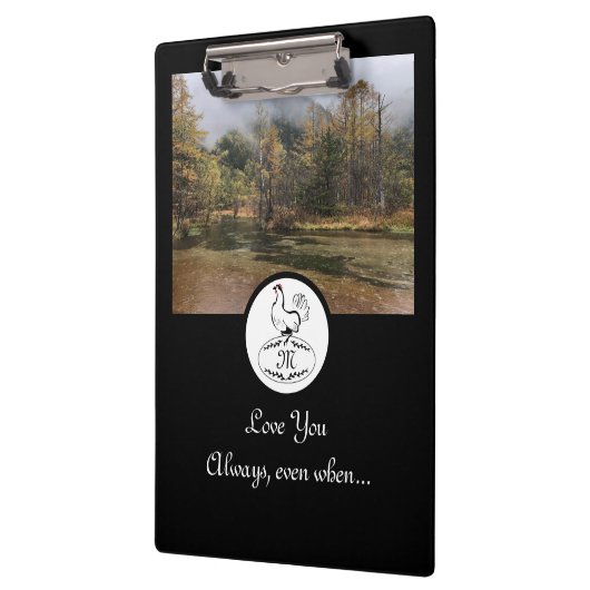 Mutter Hen Nesting w Monogram Egal Foto Klemmbrett (Links)