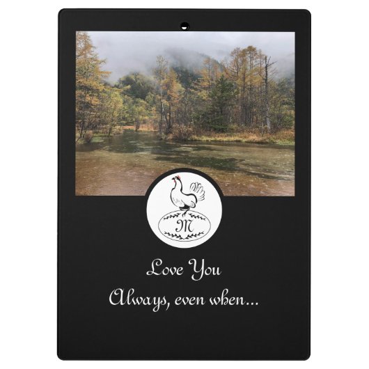 Mutter Hen Nesting w Monogram Egal Foto Klemmbrett (Rückseite)