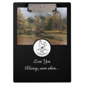 Mutter Hen Nesting w Monogram Egal Foto Klemmbrett (Vorderseite)