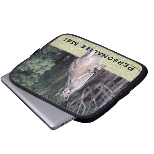 Mutter Kangaroo mit Baby Joey in ihrem Beutel Laptopschutzhülle (Vorne Knopf)