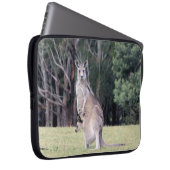 Mutter Kangaroo mit Baby Joey in ihrem Beutel Laptopschutzhülle (Vorne Rechts)