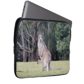 Mutter Kangaroo mit Baby Joey in ihrem Beutel Laptopschutzhülle (Vorne Rechts)