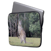 Mutter Kangaroo mit Baby Joey in ihrem Beutel Laptopschutzhülle (Vorderseite Links)