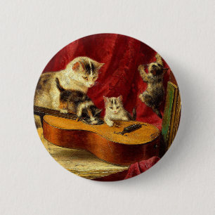 Mutter Katze und Kätzchen spielen mit Gitarre Button