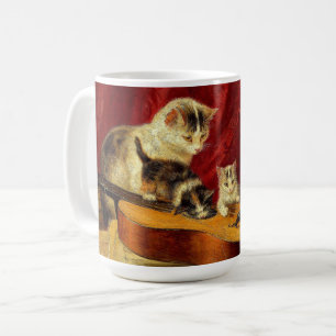 Mutter Katze und Kätzchen spielen mit Gitarre Kaffeetasse