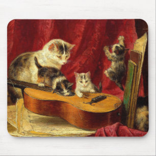Mutter Katze und Kätzchen spielen mit Gitarre Mousepad