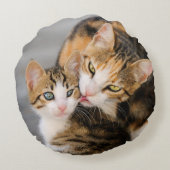 Mutter Katzen Lieben Niedlich Kätzchen glatt Rundes Kissen (Rückseite)