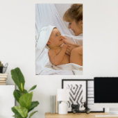 Mutter mit Baby redend im Bett, Poster (Heimbüro)