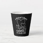 Mutter schenkt Mutter ein Herz Milchtasse (Vorderseite)