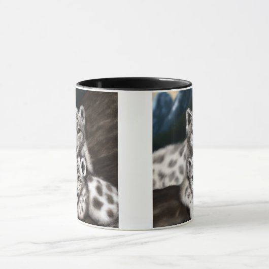 Mutter Schneeleopard und Cub in den Bergen Tasse (Zentrum)