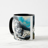 Mutter Schneeleopard und Cub in den Bergen Tasse (Vorderseite Links)