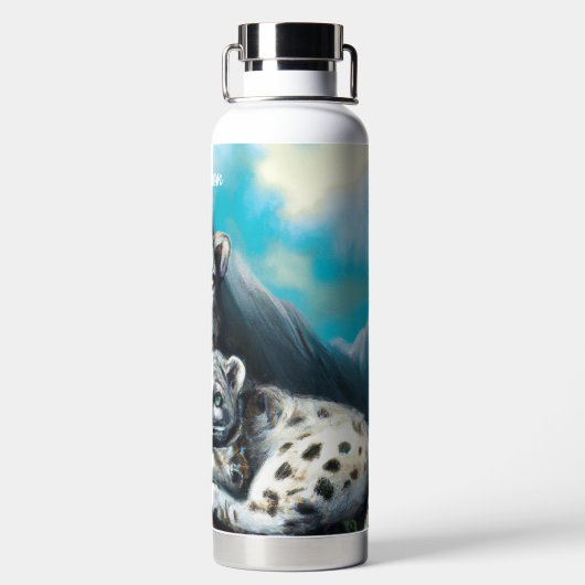 Mutter Schneeleopard und Cub in den Bergen Trinkflasche (Rückseite)