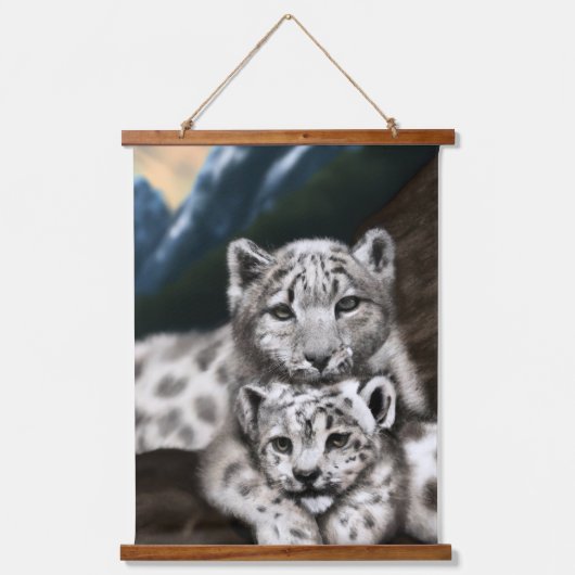 Mutter Schneeleopard und Cub in den Bergen Wandteppich Mit Holzrahmen (Vorderseite)