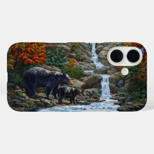 Mutter Schwarzbär & Cube durch Wasserfall iPhone 16 Hülle