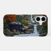 Mutter Schwarzbär & Cube durch Wasserfall iPhone 16 Hülle (Rückseite (Horizontal))