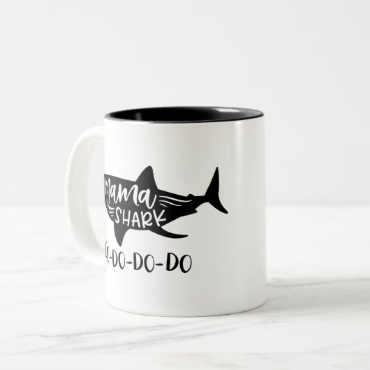 Mutter Shark Tun-Tun-Tun-Tun Mommy Shark lustig Zweifarbige Tasse (Vorderseite Links)