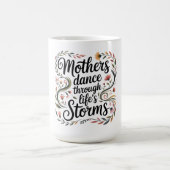 Mütter tanzen durch die Stürme des Lebens Kaffeetasse (Mittel)