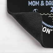 Mutter-Tochter-Kreuzfahrt 2025 Bootsfahrt Mama-Toc Mousepad (Ecke)