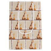 Mutter und Baby Giraffe Watercolor Mittlere Geschenktüte (Rückseite)