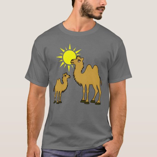 Mutter und Baby-Kamel mit Sonnengeschenk T-Shirt (Vorderseite)