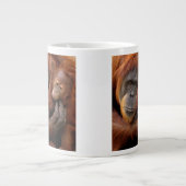 Mutter und Baby Orangutan Jumbo-Tasse (Vorderseite)
