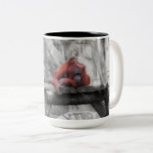 Mutter und Baby Orangutan Zweifarbige Tasse (VorderseiteRechts)