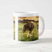 Mutter und Fohlen Jumbo-Tasse (Vorderseite Rechts)