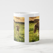 Mutter und Fohlen Jumbo-Tasse (Vorderseite)