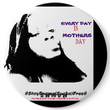 MUTTER UND FRAUEN, DIE ÜBERLEBEN MASTERN